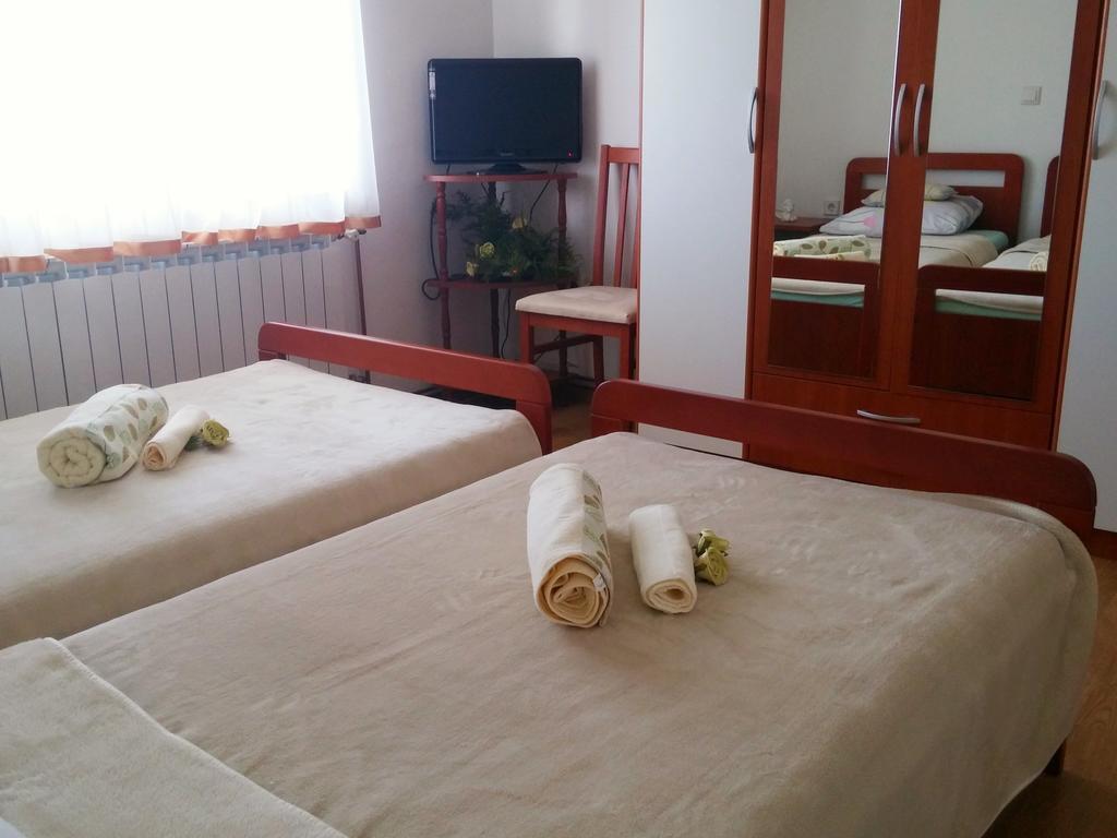 Guest House Domig Licko Lesce Exterior foto