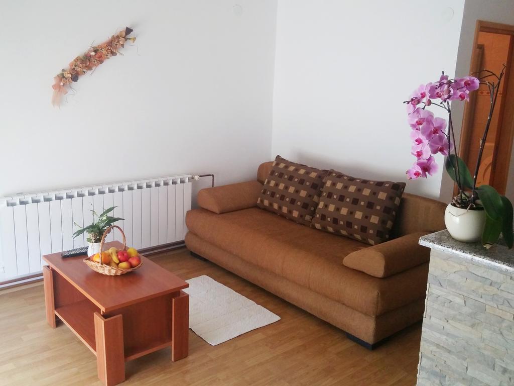 Guest House Domig Licko Lesce Exterior foto
