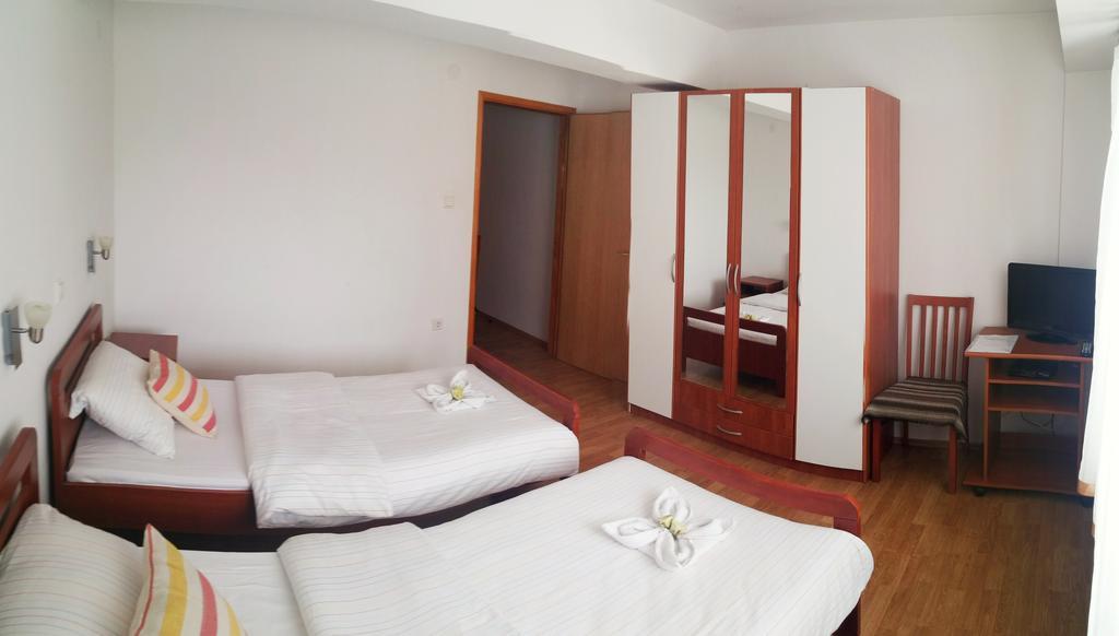 Guest House Domig Licko Lesce Exterior foto