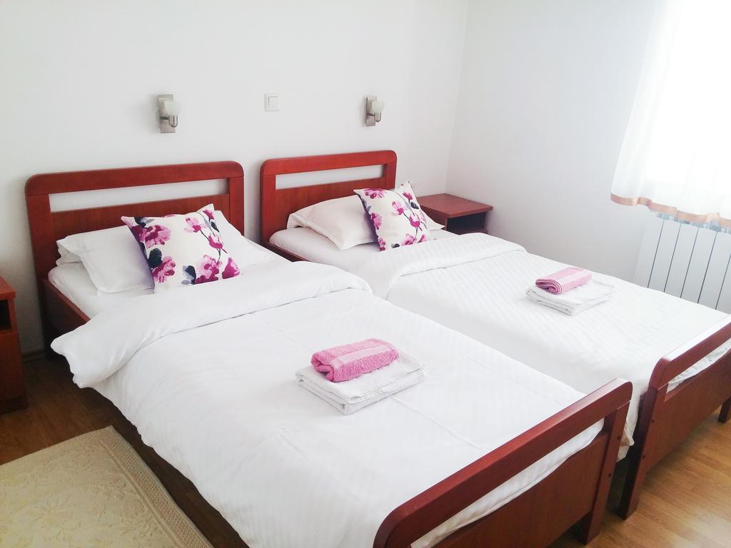 Guest House Domig Licko Lesce Exterior foto