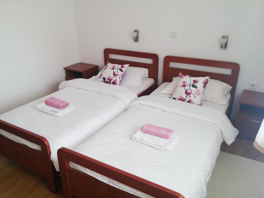 Guest House Domig Licko Lesce Exterior foto