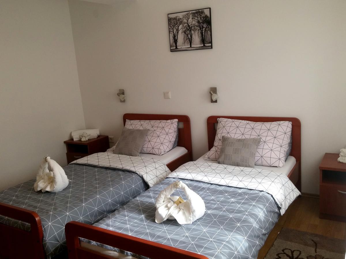 Guest House Domig Licko Lesce Exterior foto